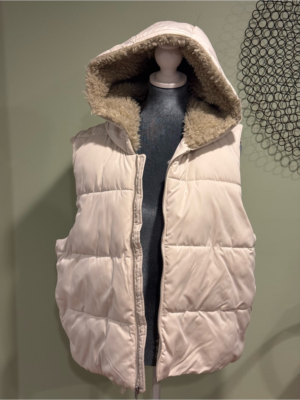 Universal Thread Cream Hooded Puffer Vest Sherpa Lined Faux Fur Women's XL